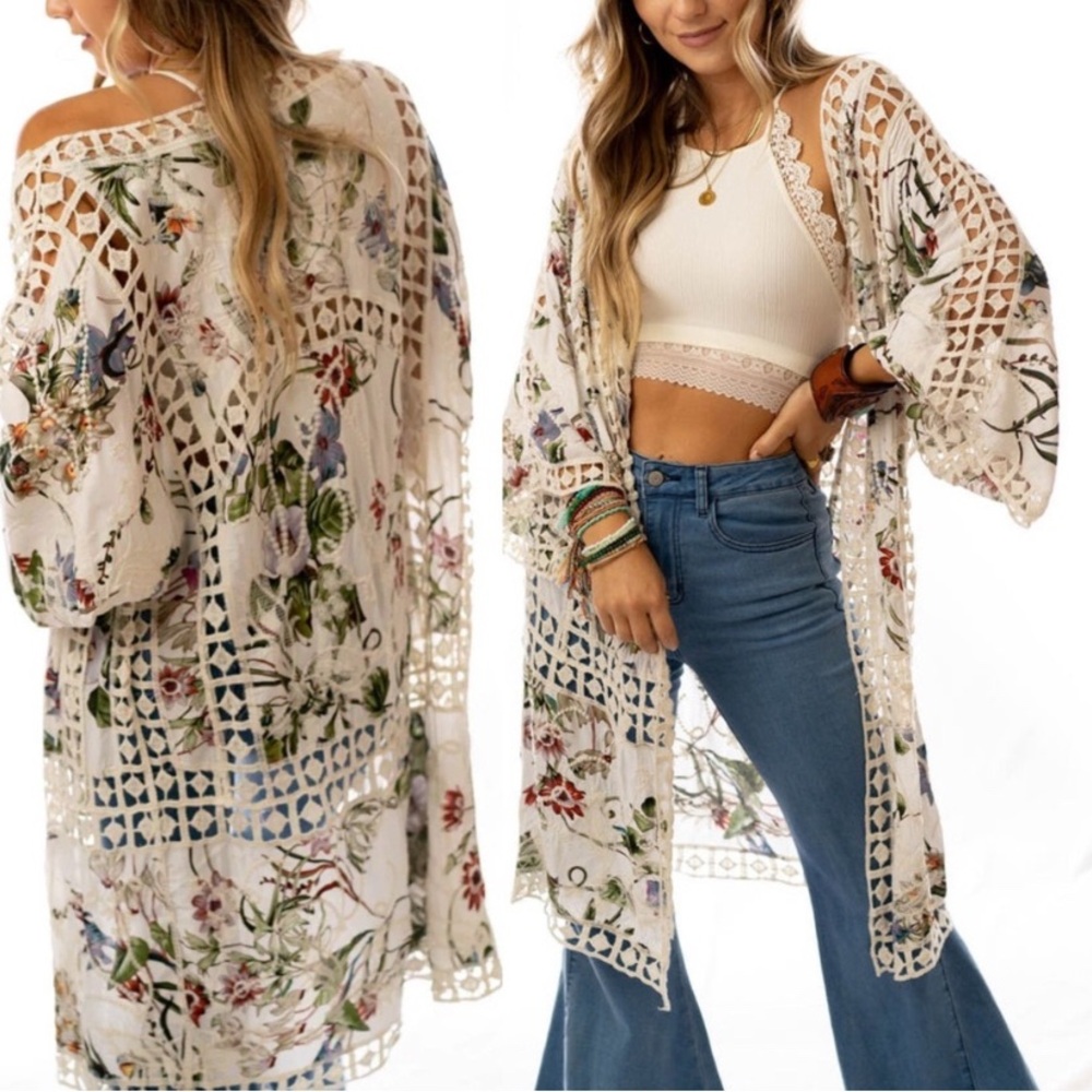 ROFFE Accessories Floral Lace Kimono Cardigan. Ivory, One size.